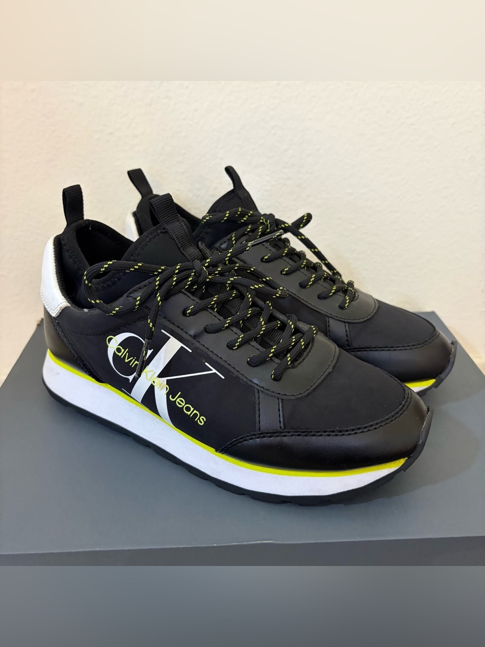 Calvin Klein Jeans Women’s Sneakers Black/Lime Size 6.5
